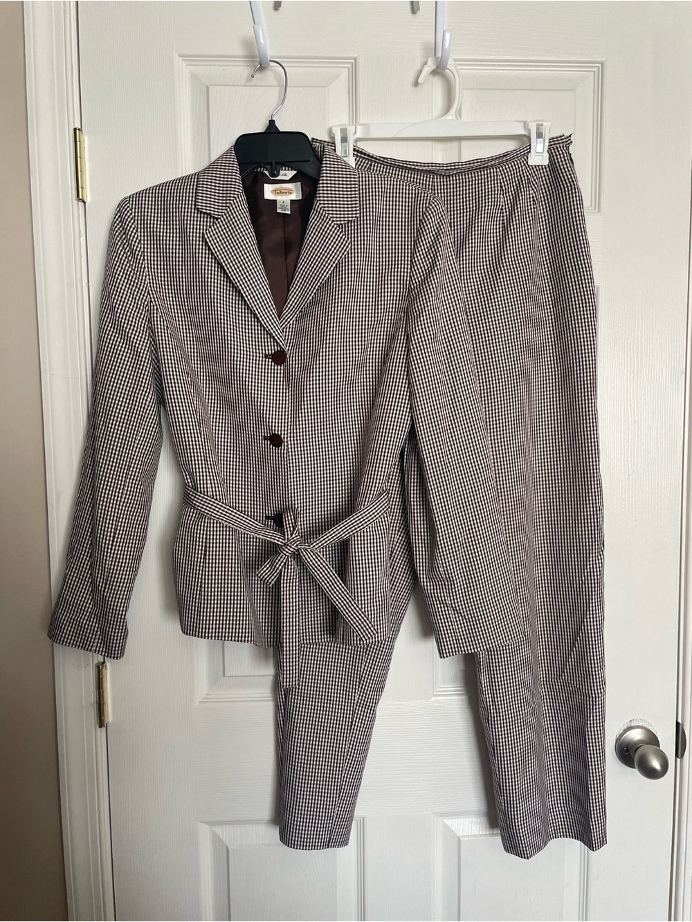 Talbots Pure Silk Two-Piece Set Women’s size 8 Blazer & Pant Suit -Brown/Cream